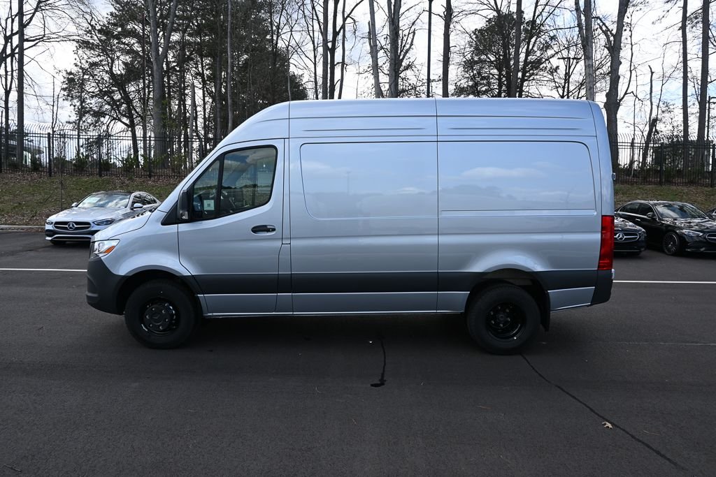 Used 2026 high-tech silver metallic Mercedes-Benz Cargo 144 WB image 3