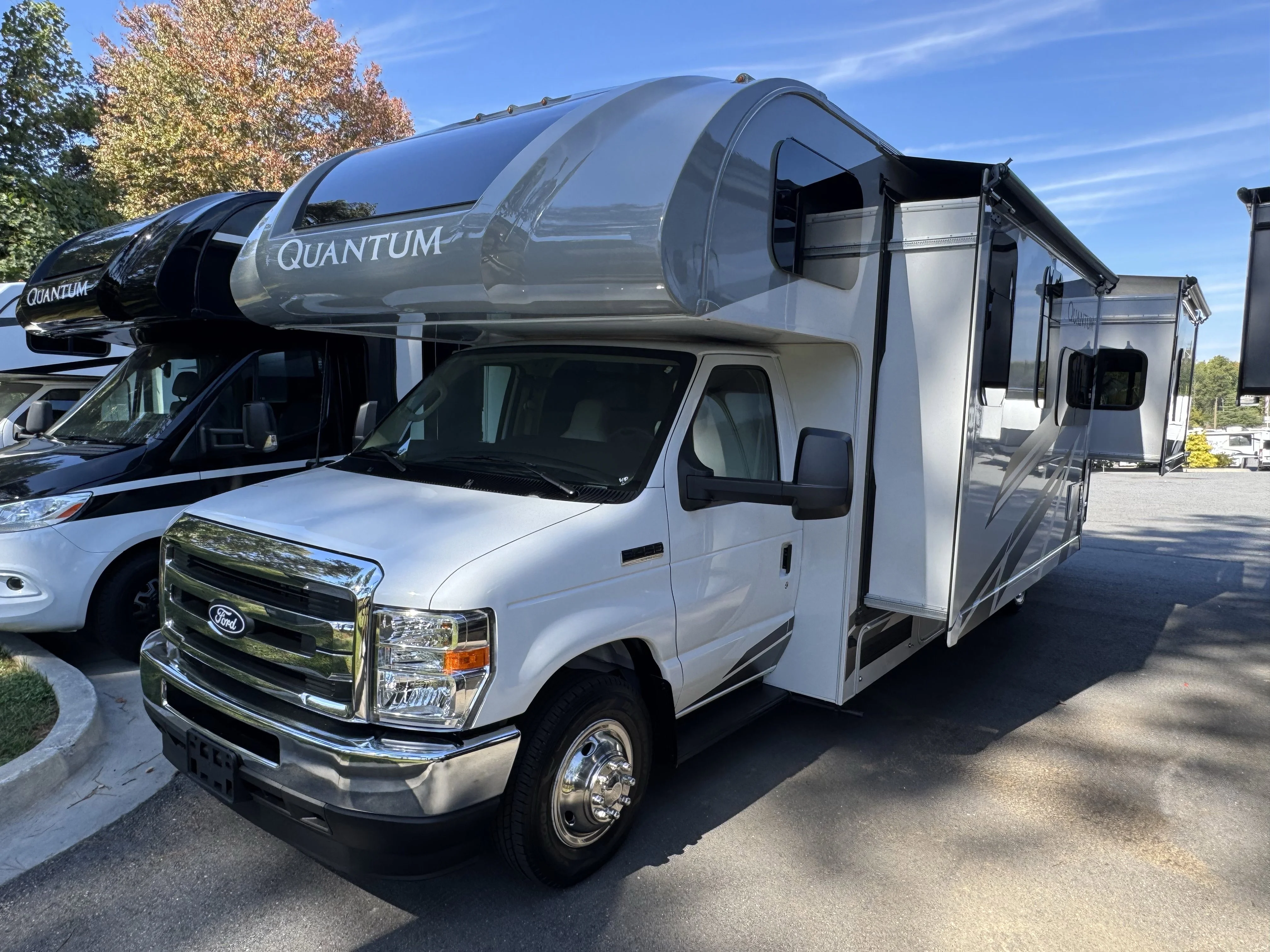 New 2026 White Thor Motor Coach  image 3
