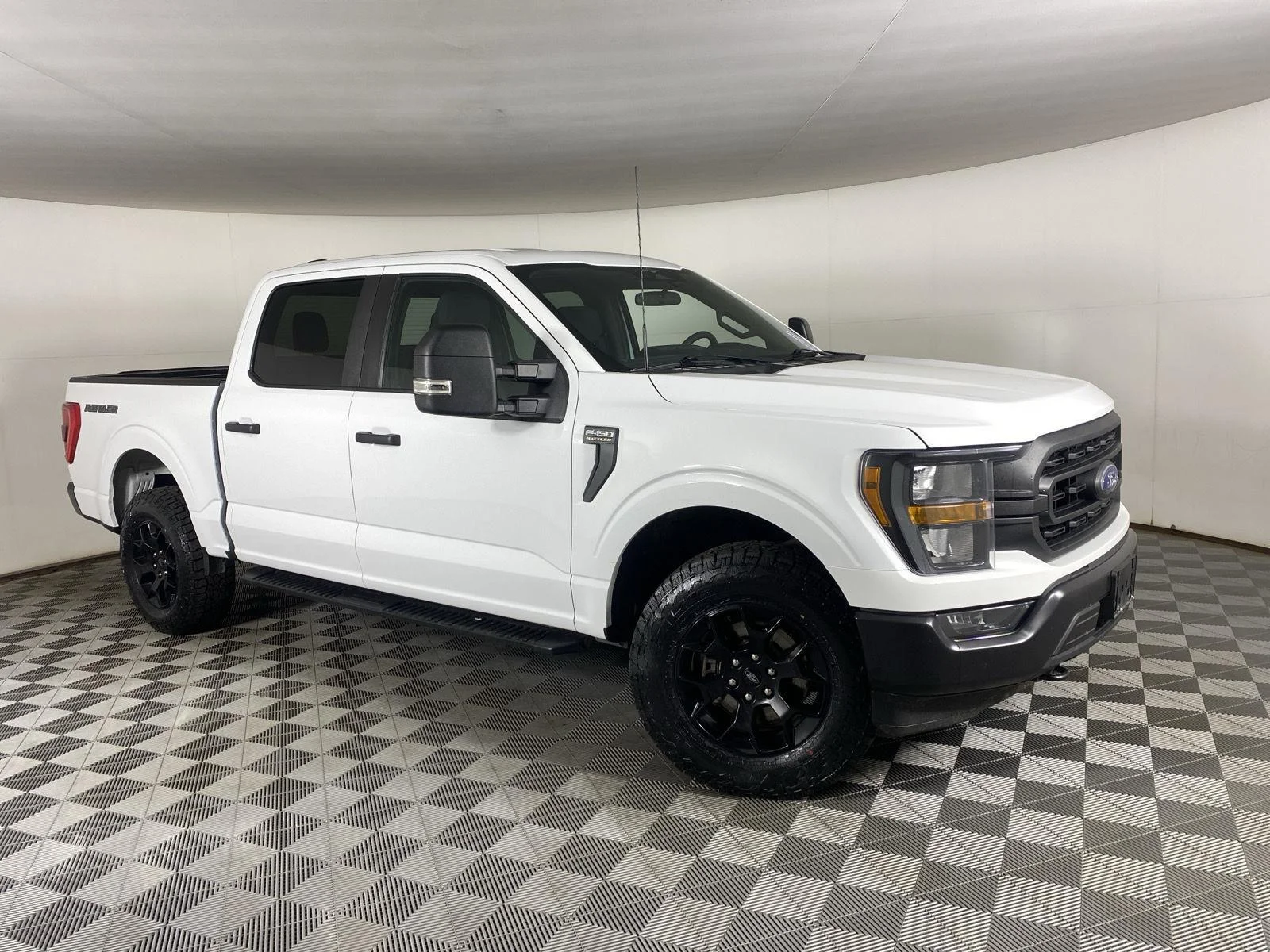 Used 2023 Oxford White Ford XL image 9