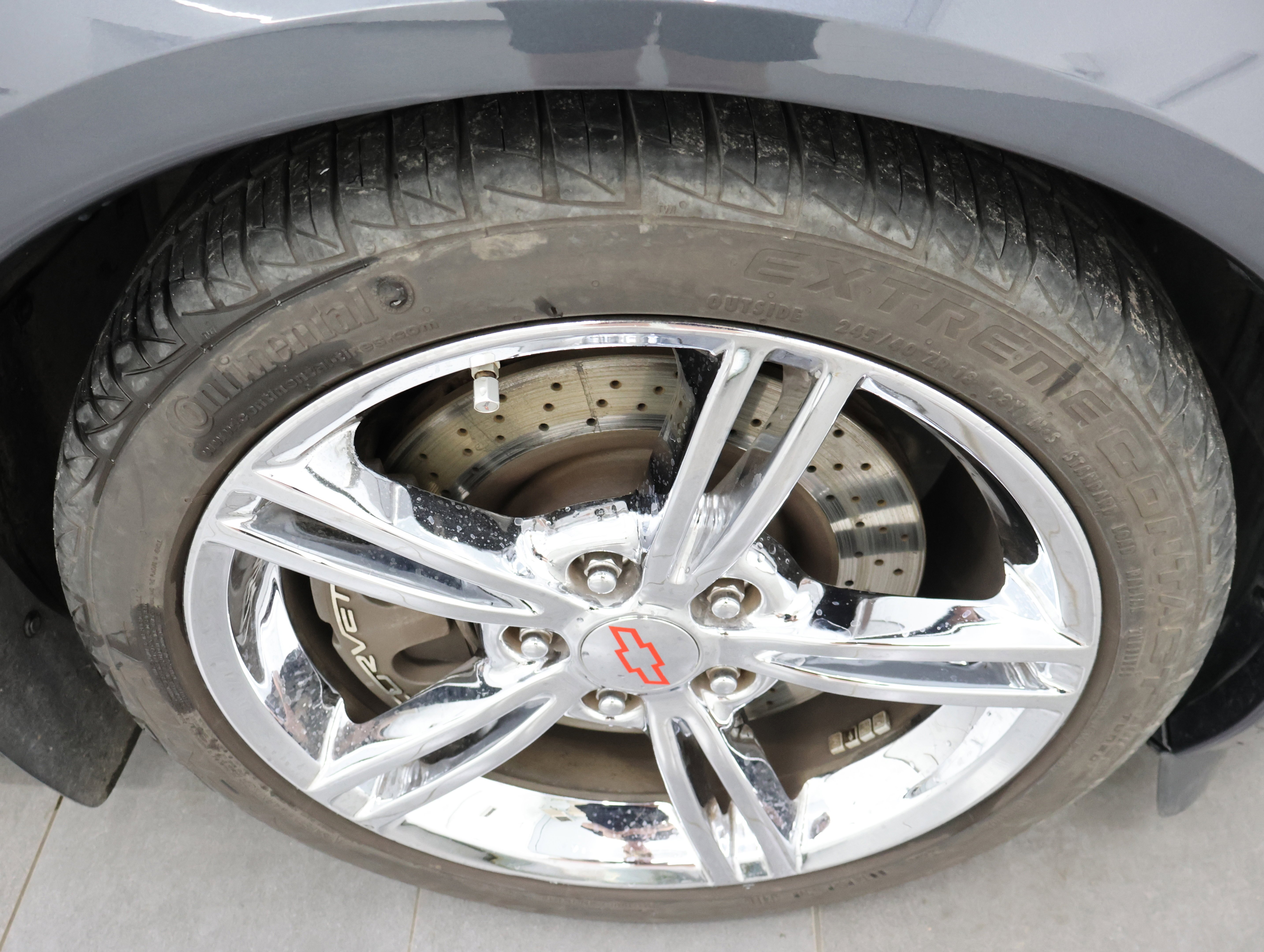 Used 2009 Cyber Gray Metallic Chevrolet LT Coupe: 3LT-Z51-COUPE-AUTO-HEATED LEATHER-HID LIGHTS-6 DISC CD CHANGER-NEW TIRES image 3