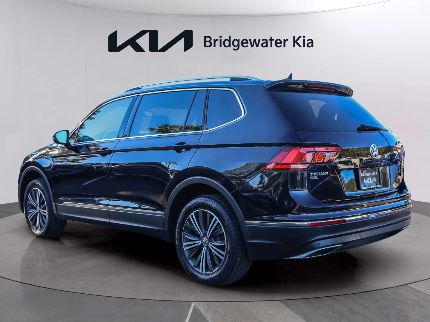 Used 2019  Volkswagen  image 4