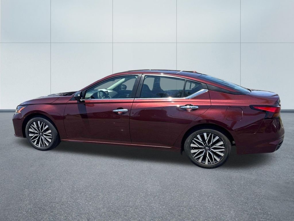 Used 2024 Red Nissan 2.5 SV image 3