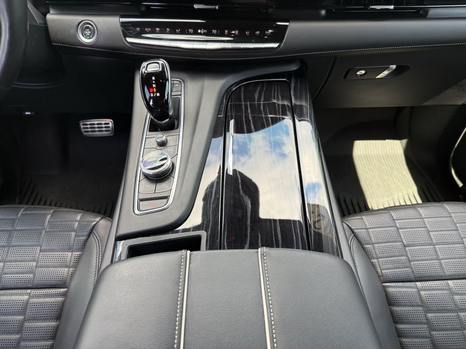 Used 2023 Argent Silver Metallic Cadillac AWD V-Series image 14