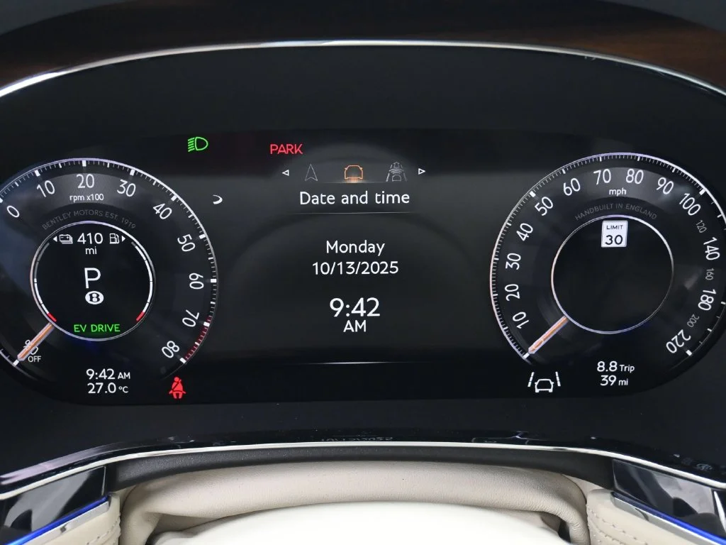 Used 2026  Bentley V8 image 9