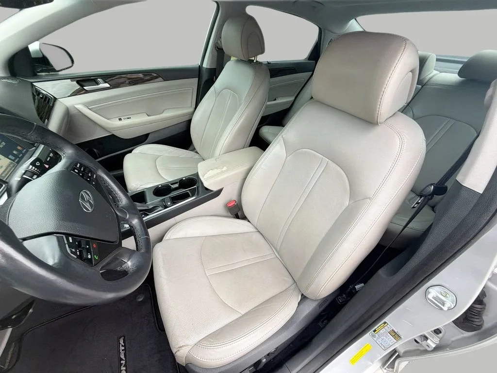 Used 2016 Silver Hyundai Limited image 16