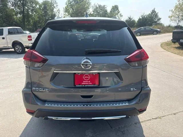 Used 2018 Gray Nissan SL image 6