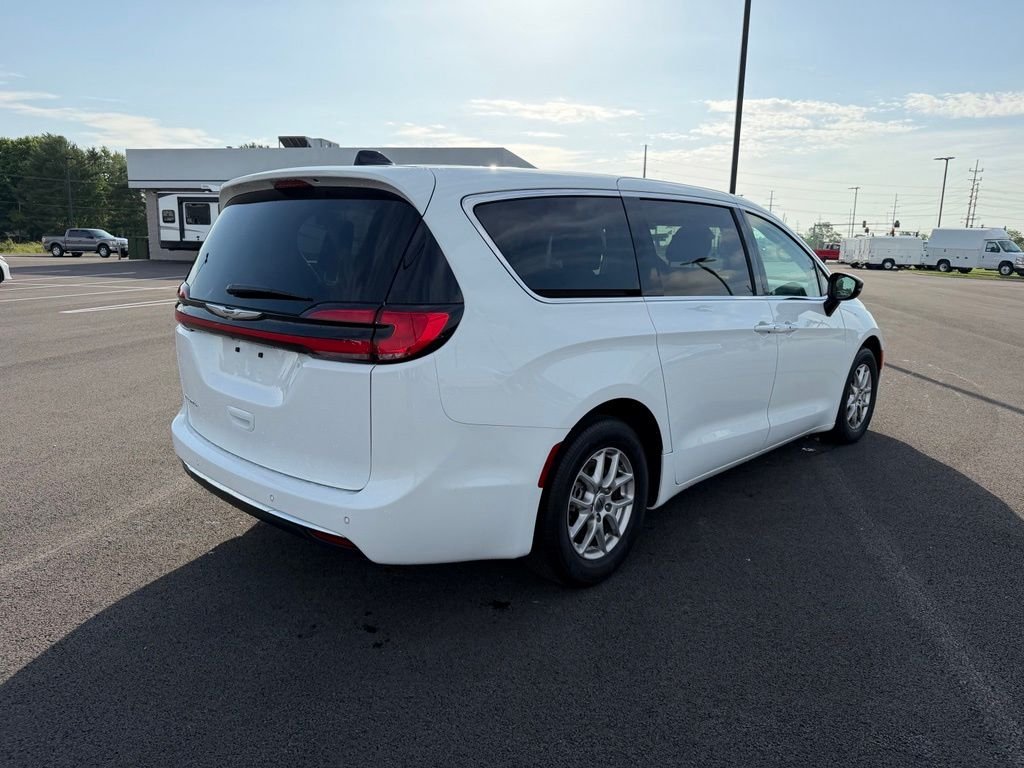 Used 2024 White Chrysler Touring L image 5