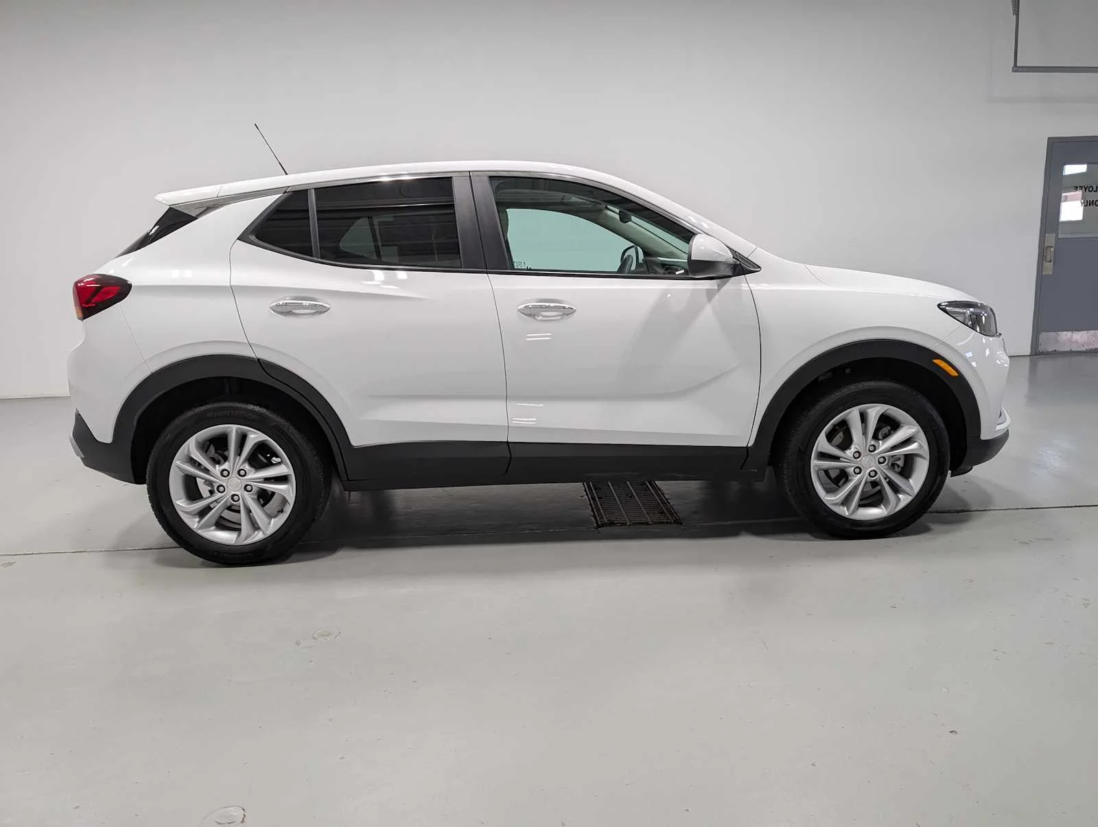 Used 2023 Summit White Buick Preferred image 7