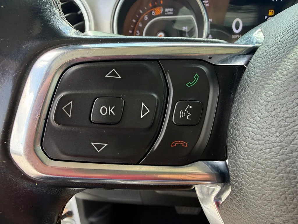 Used 2020 White Jeep Unlimited Sahara image 17