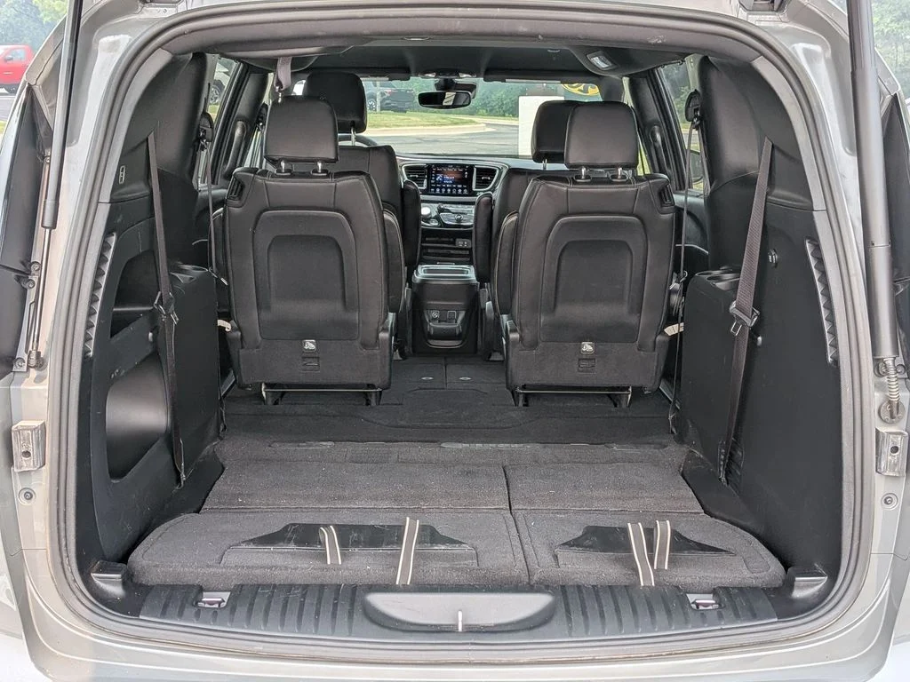 Used 2020 White Chrysler Launch Edition image 27