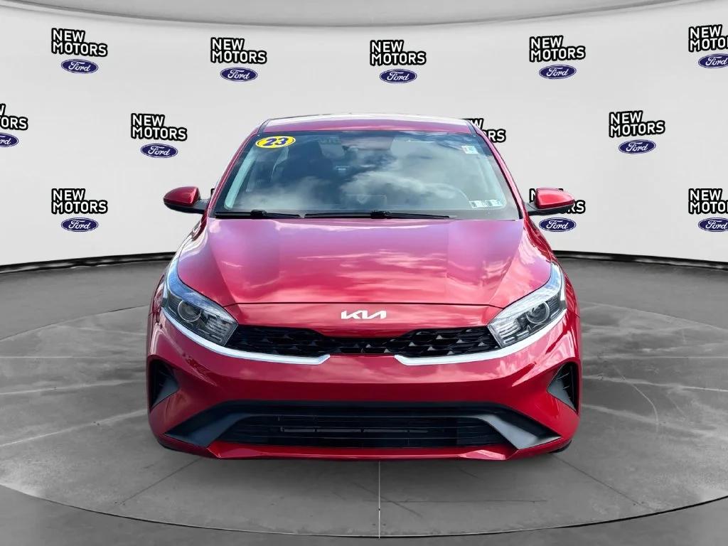 Used 2023 Currant Red Kia LXS image 9