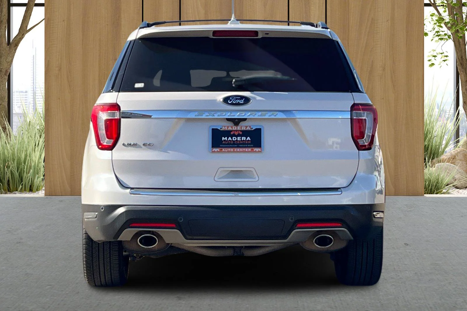 Used 2019 White Ford Limited image 5