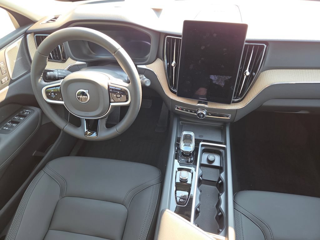 2026 Volvo XC60 Plus - Photo 33
