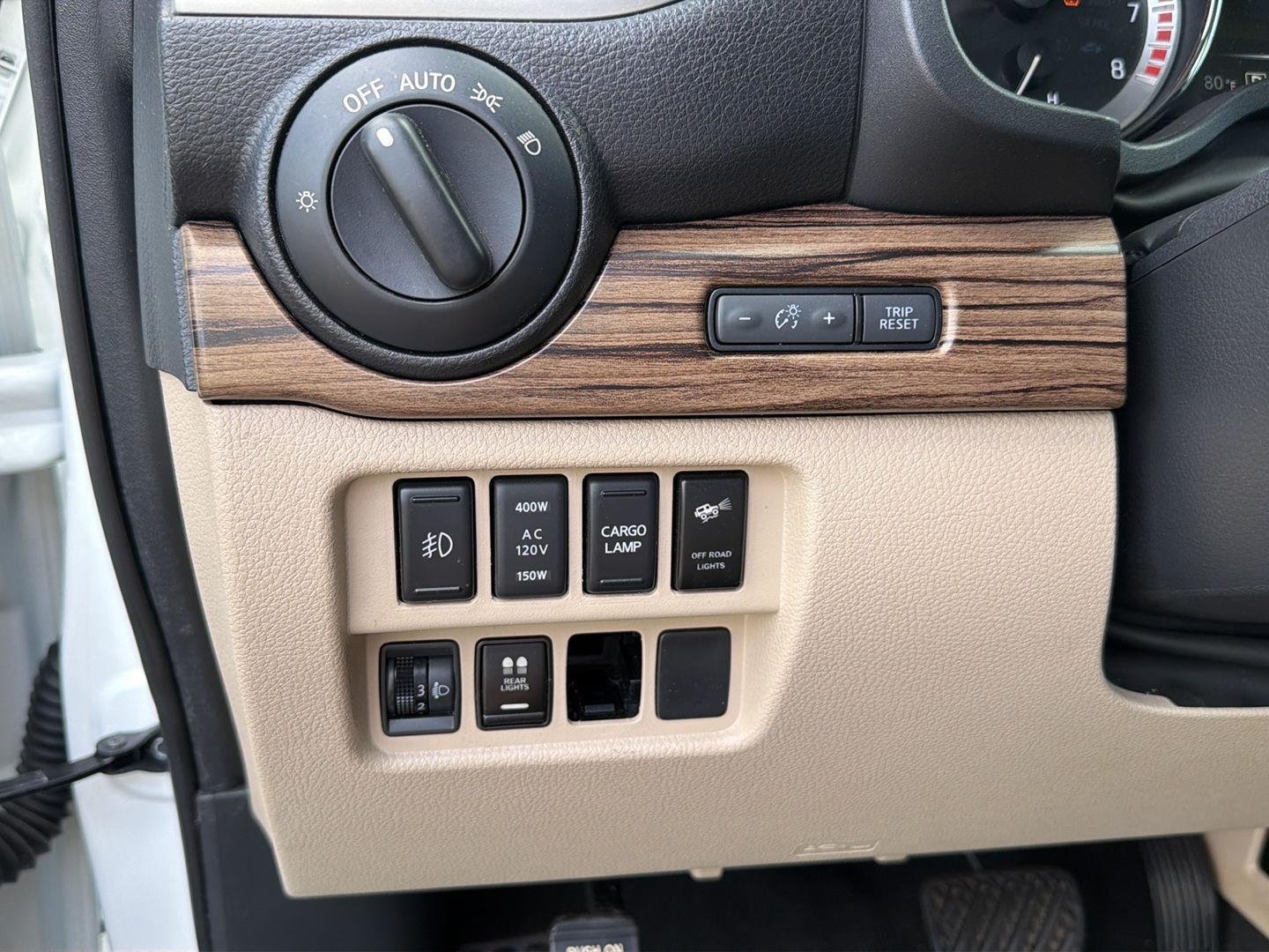 Used 2018 Pearl White Nissan SL image 19