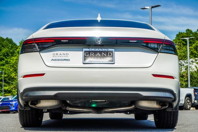 Used 2023 White Honda EX image 11