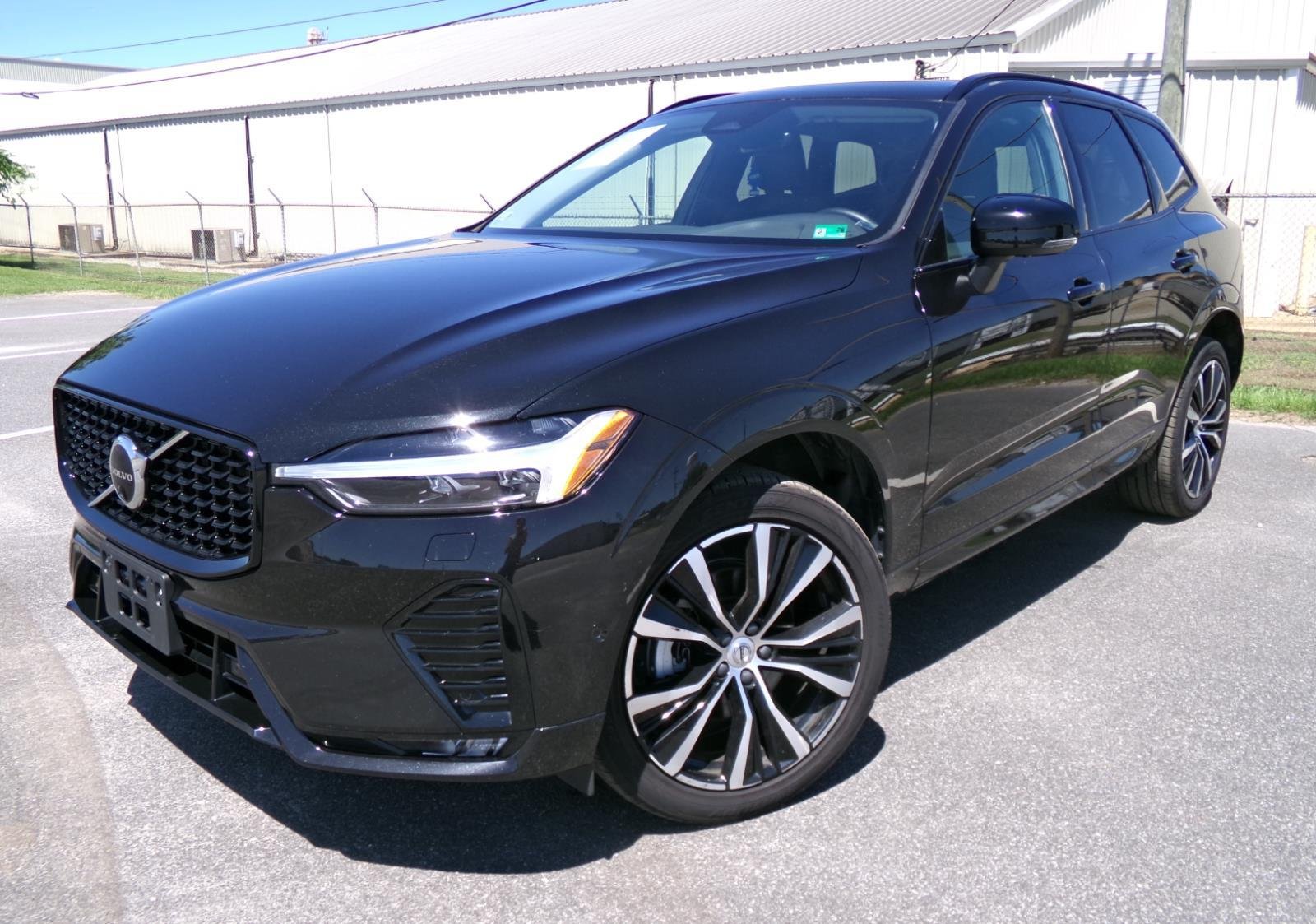 2024 Volvo XC60 B5 Plus Dark Theme AWD's photo