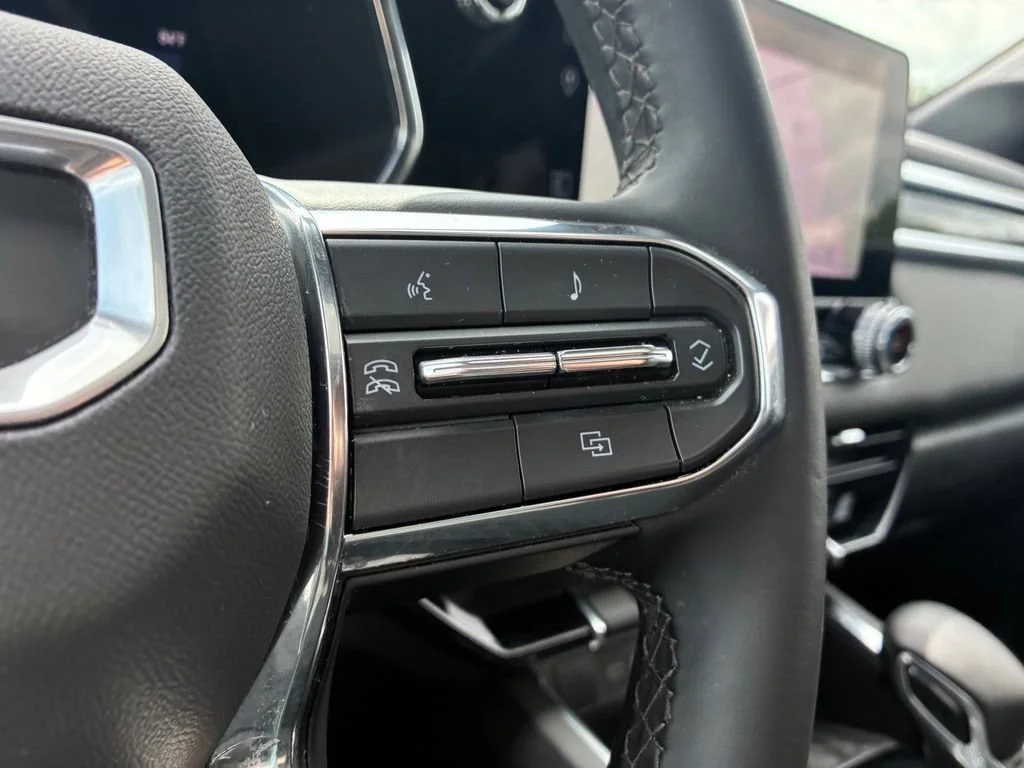 Used 2024 Summit White GMC Elevation image 45