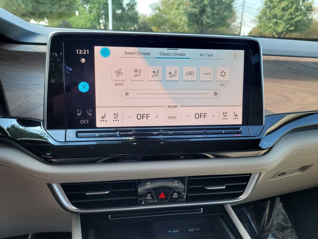 New 2026 Silver Volkswagen 2.0T SE w/Technology image 20