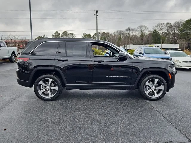 New 2026 Diamond Black Crystal Pearl-Coat Exterior Paint Jeep Limited image 10