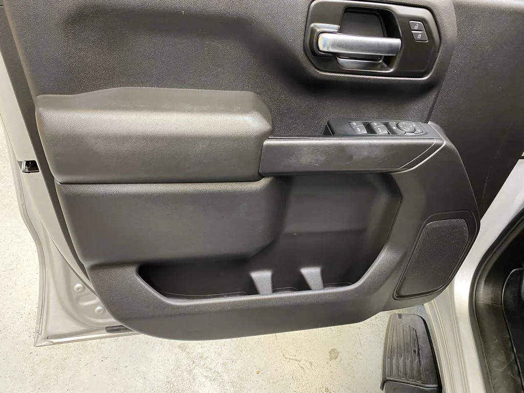Used 2022 Silver Chevrolet Custom image 22