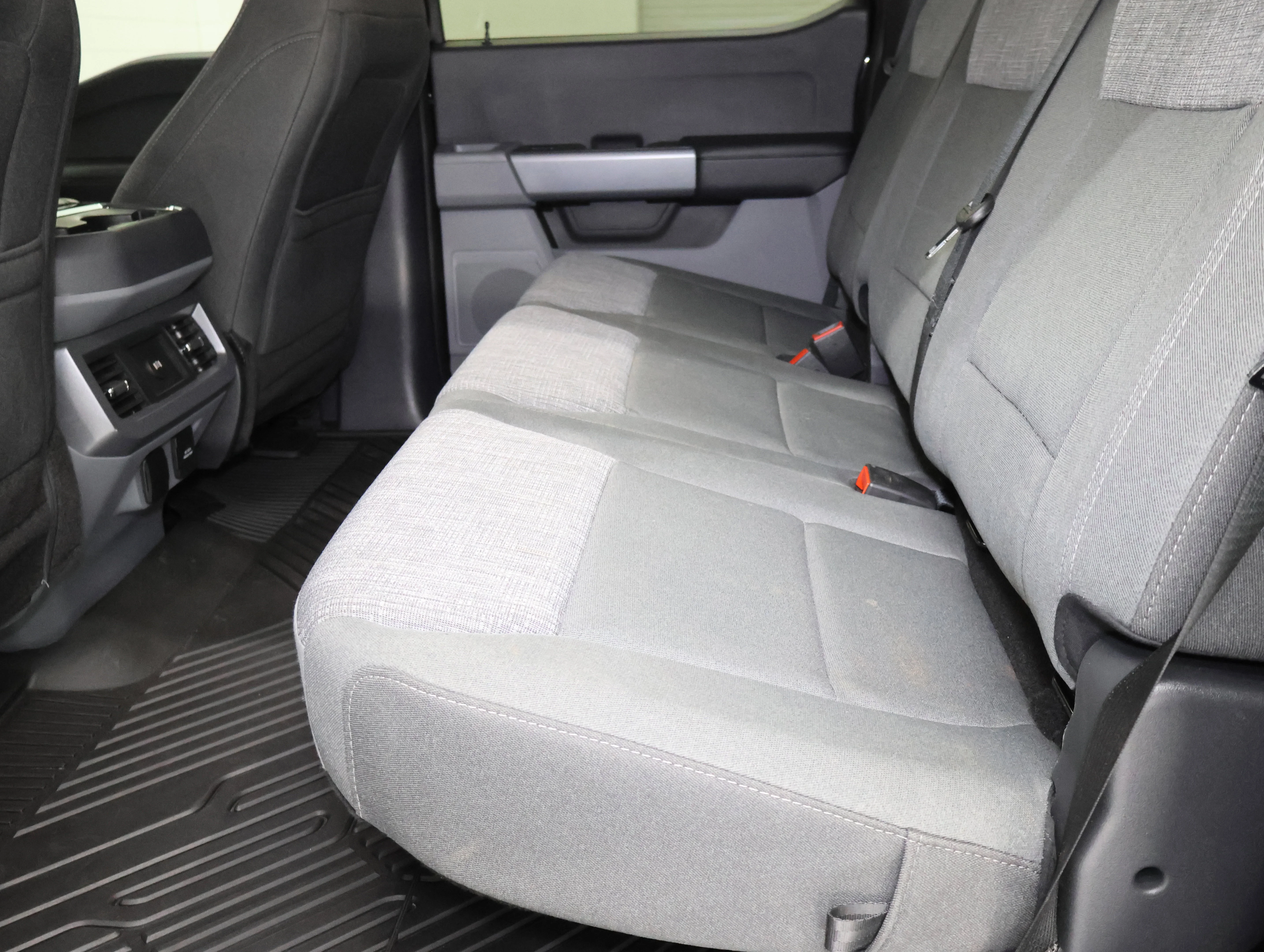 Used 2024 Agate Black Metallic Ford XLT image 31