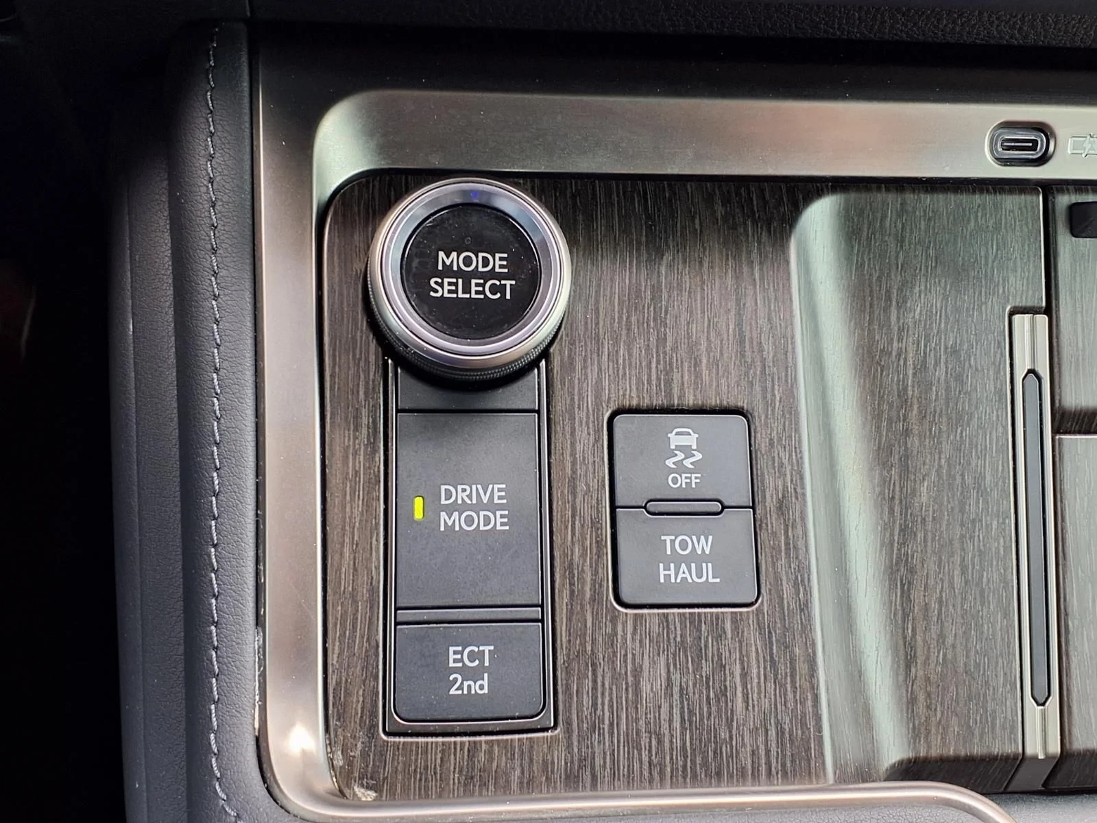 Used 2024 Black Lexus 550 Luxury image 15