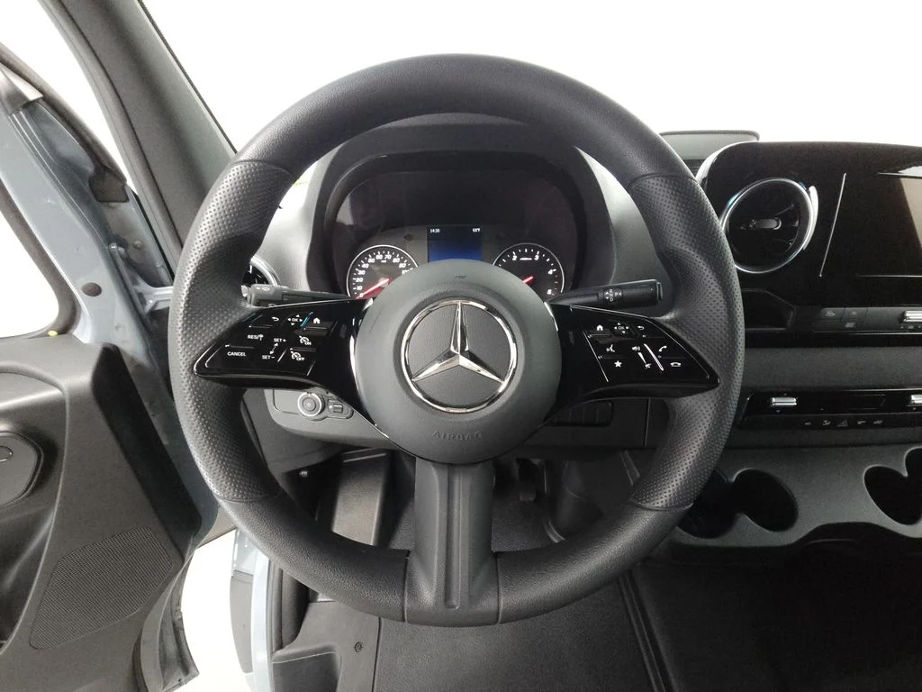 Used 2026  Mercedes-Benz Cargo 144 WB image 11