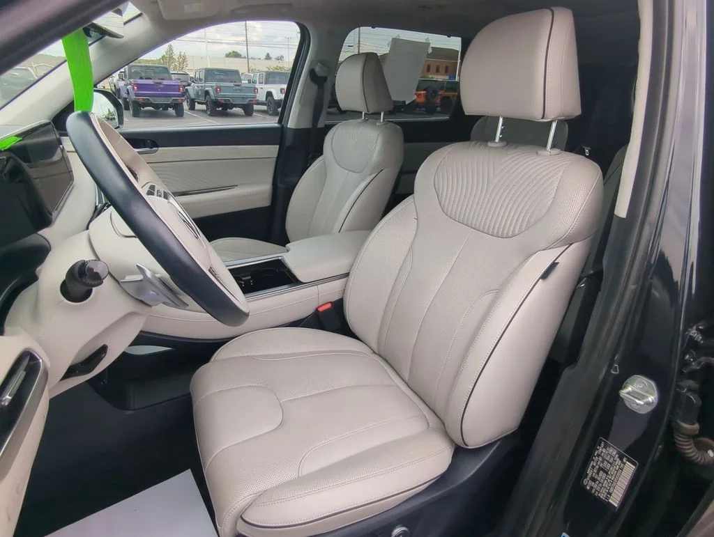 Used 2023 White Hyundai Calligraphy image 17
