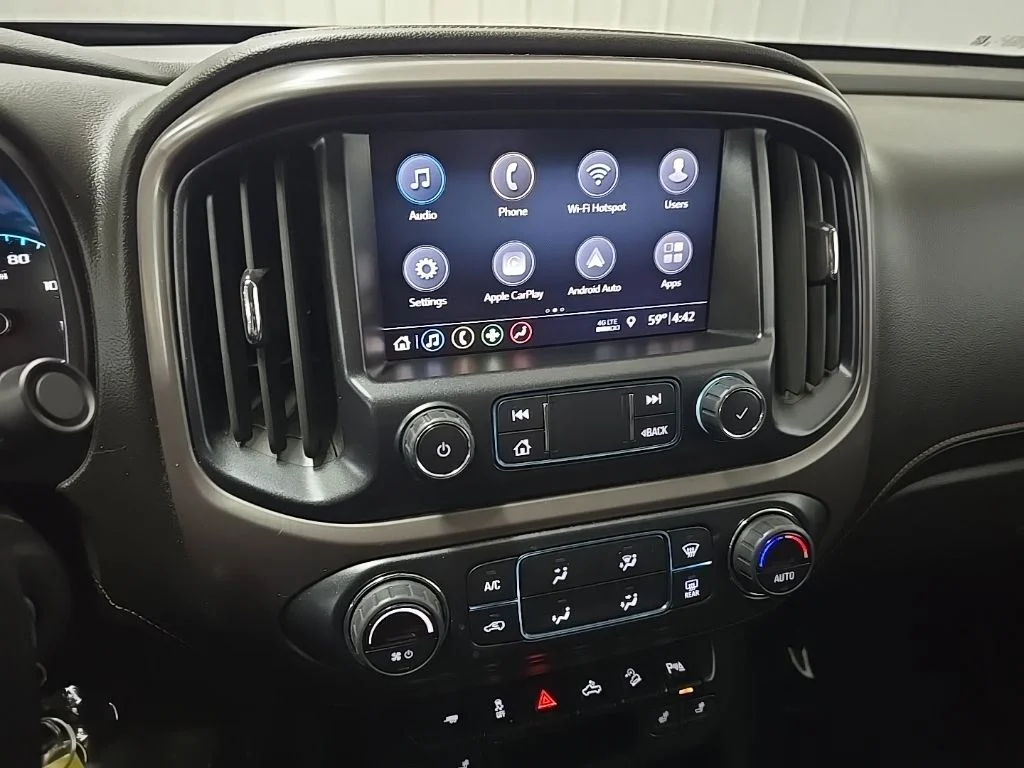 Used 2022 White GMC AT4 w/Leather image 24