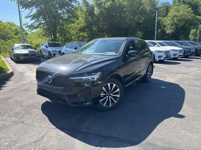 2023 Volvo XC60 B5 Plus Dark Theme AWD's photo