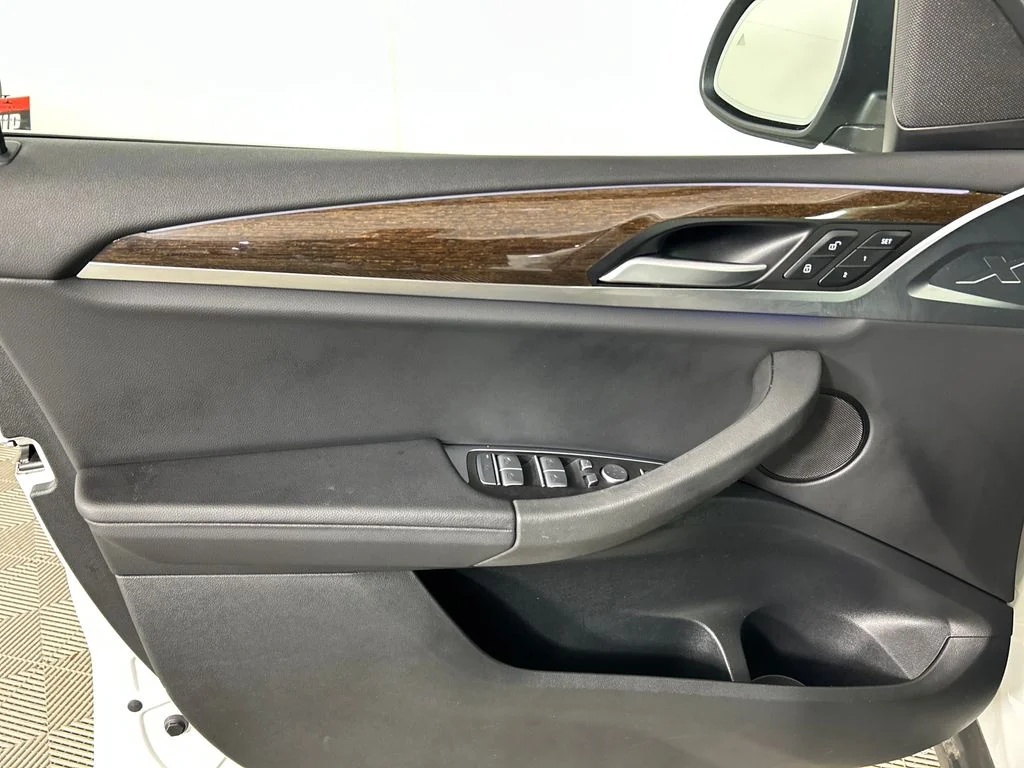 Used 2022 White BMW sDrive30i image 11