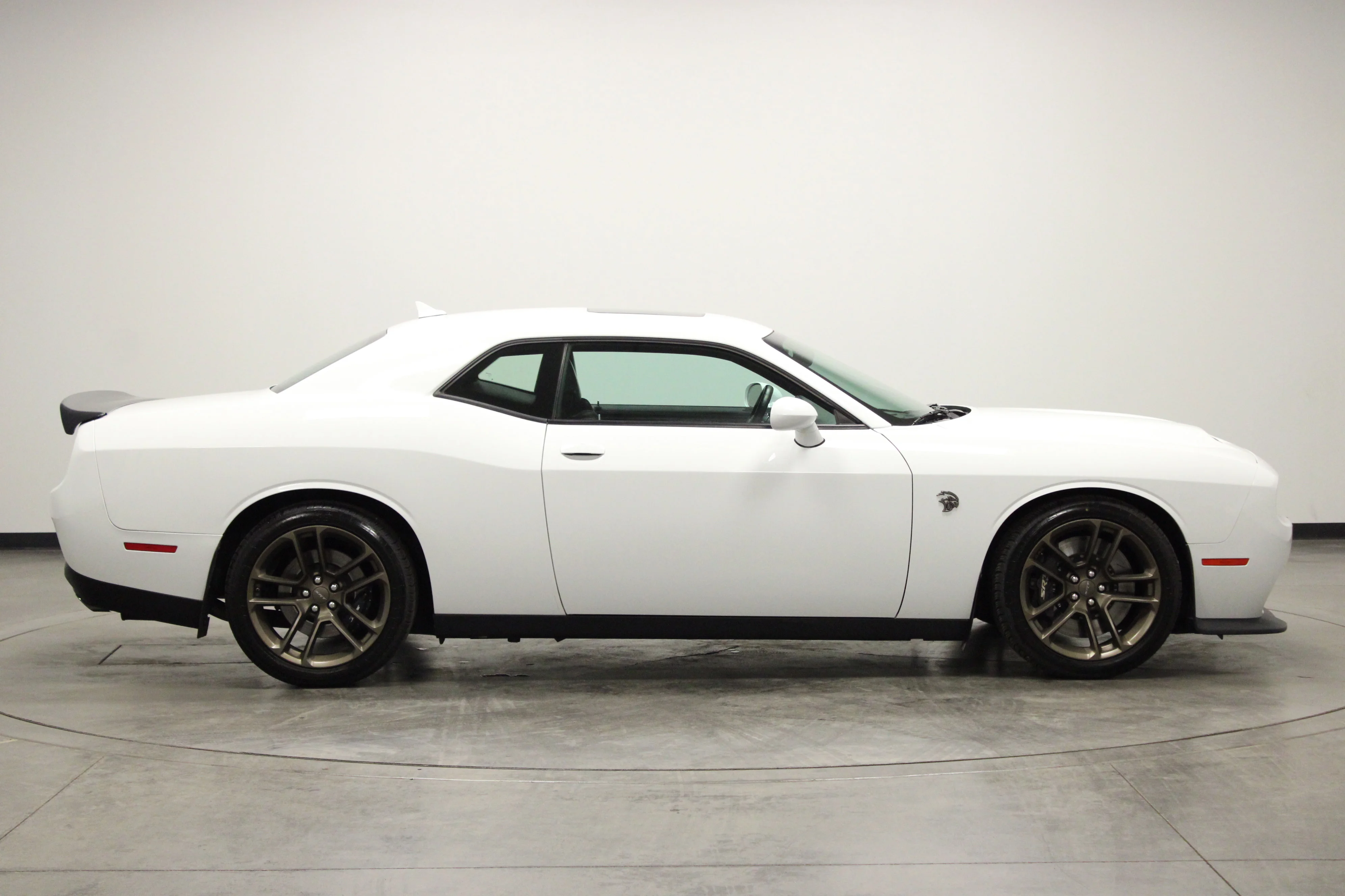 Used 2022 White Knuckle Clearcoat Dodge SRT Hellcat Redeye image 9