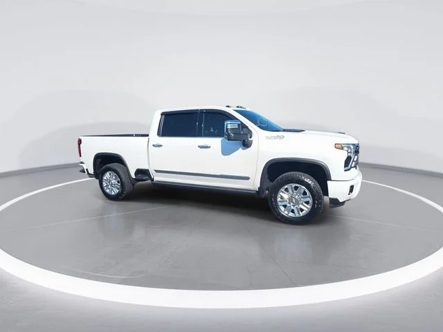 Used 2025 Beige Chevrolet High Country image 2