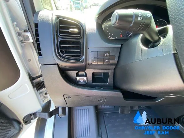 Used 2025 White Ram Base image 21