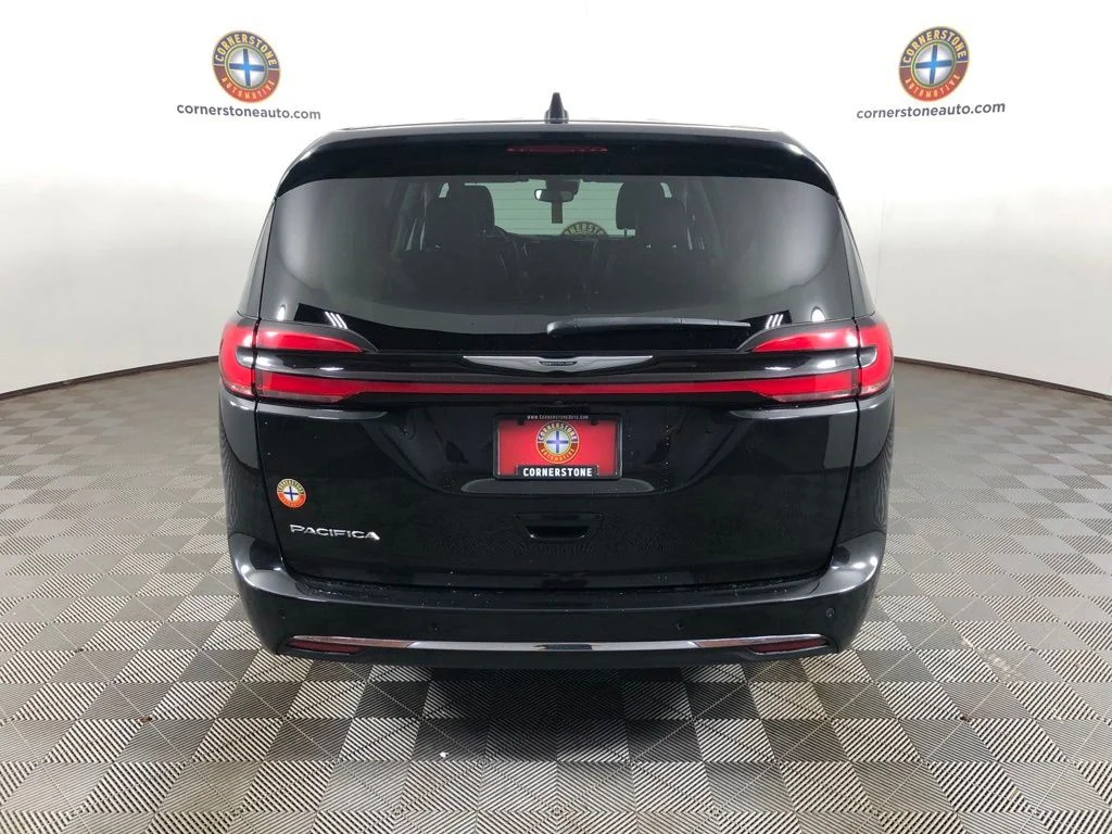 Used 2023 Black Chrysler Touring L image 18