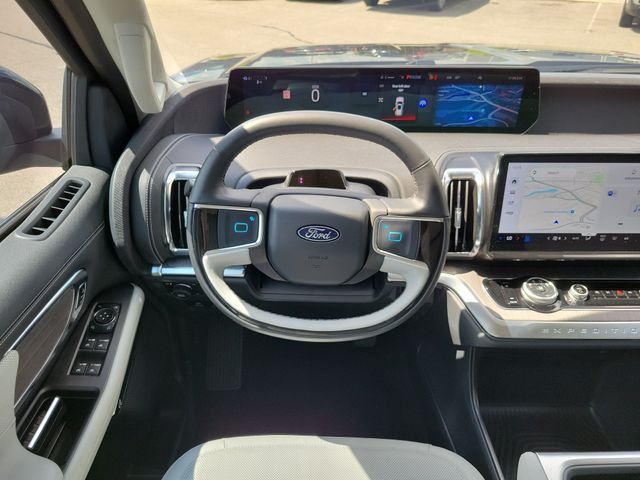 Certified Used 2025 Agate Black Metallic Ford Platinum image 11