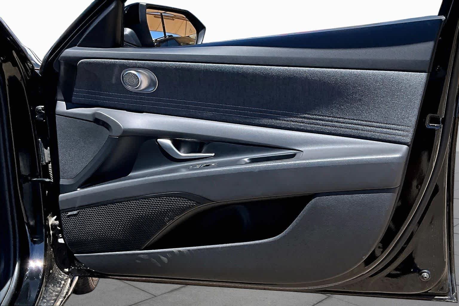 Used 2025 Abyss Black Hyundai Limited image 23