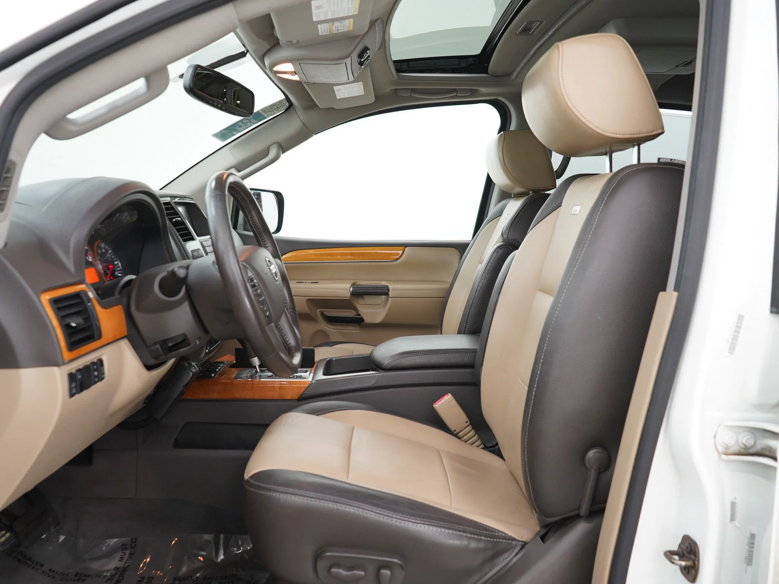 Used 2014 Pearl White Nissan Platinum image 28