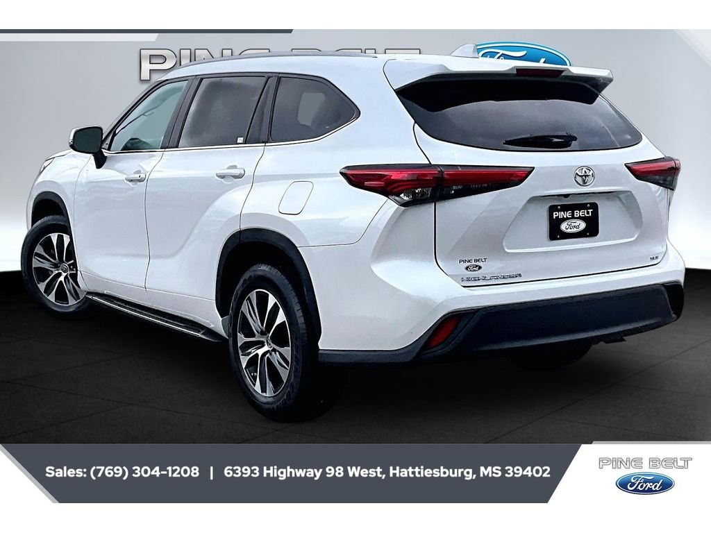 Used 2023 Wind Chill Pearl Toyota XLE image 2