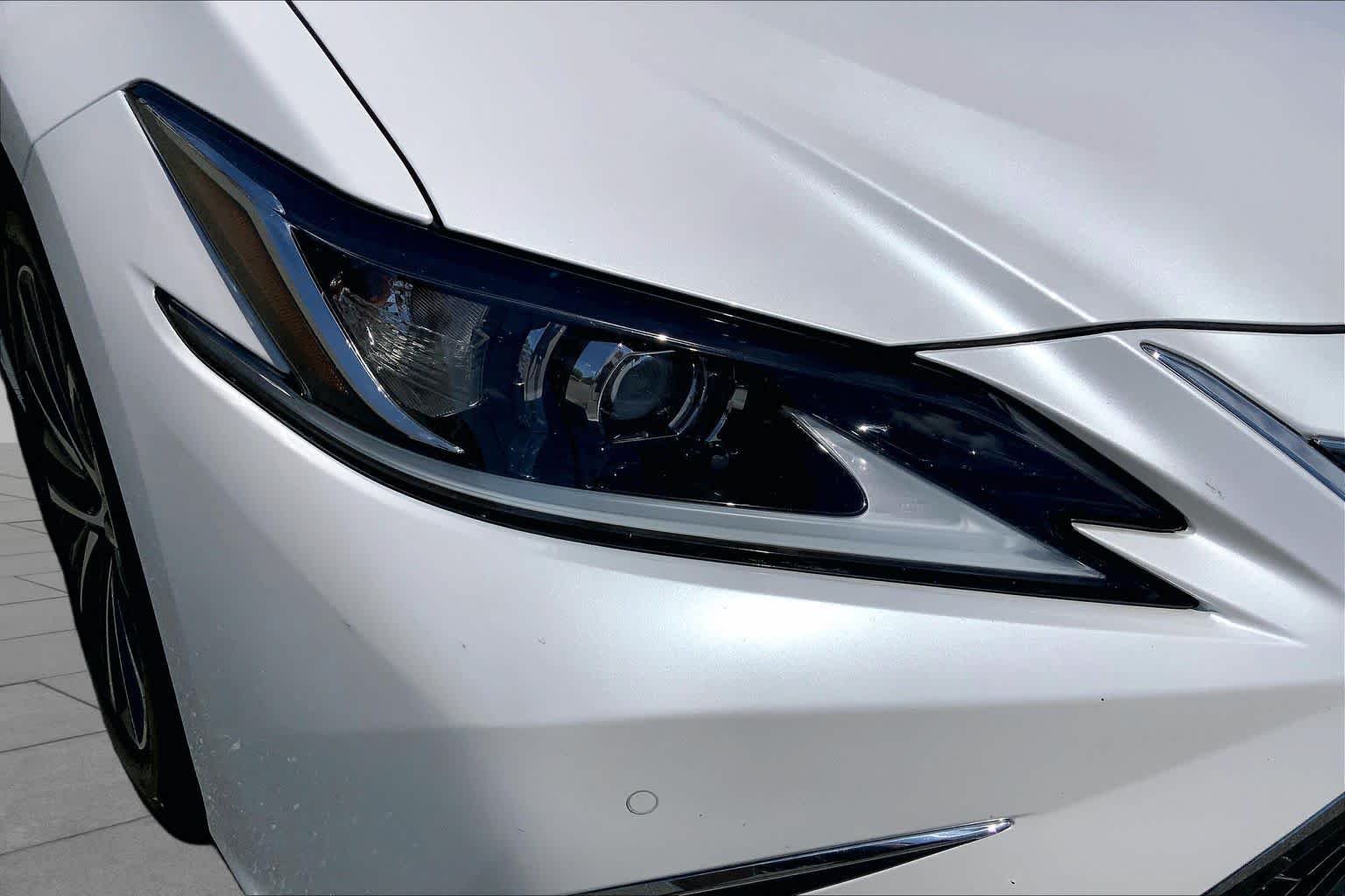 Certified Used 2024 Eminent White Pearl Lexus  image 28