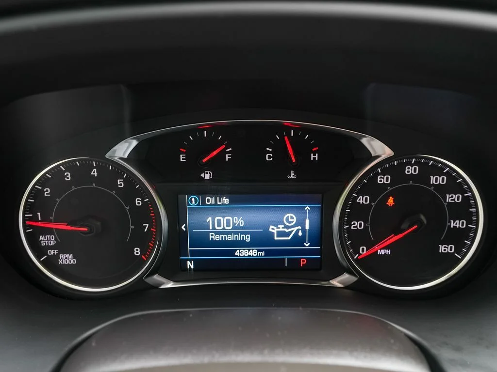 Used 2022 White GMC SLE image 20