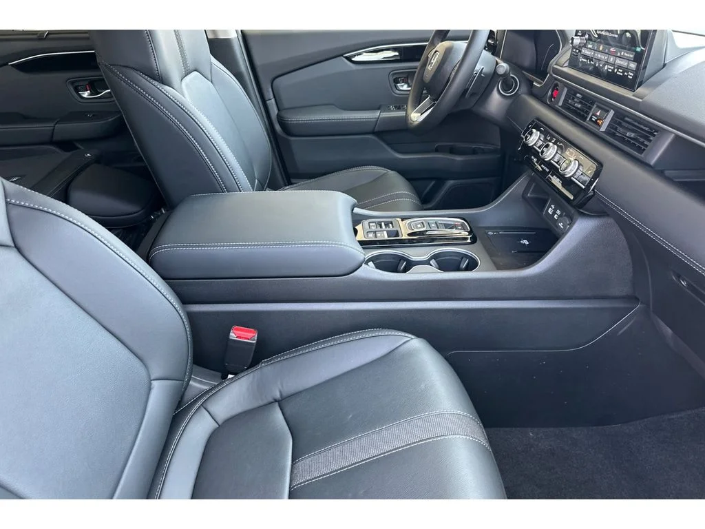 2025 Honda Pilot Touring - Photo 18