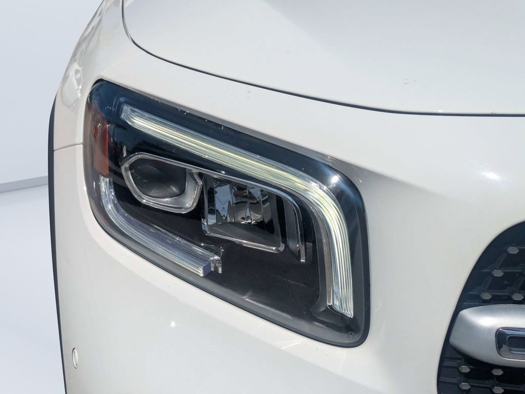 Used 2020 White Mercedes-Benz GLB 250 image 9