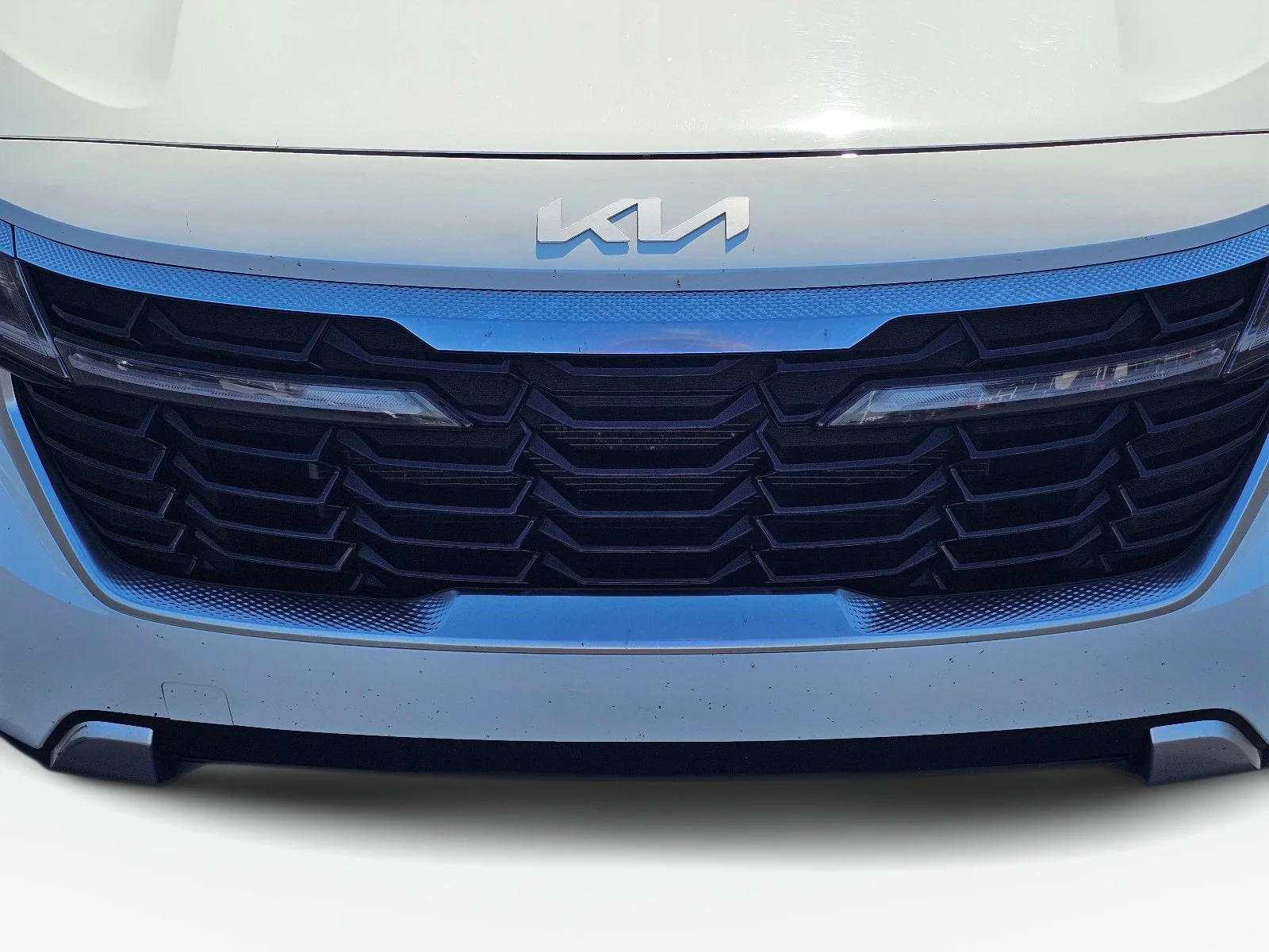 Used 2024 Clear White/Black Roof Kia S image 4