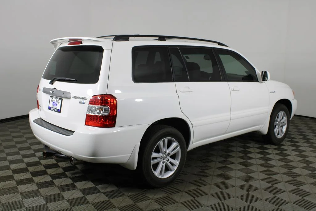 Used 2007 White Toyota V6 image 5