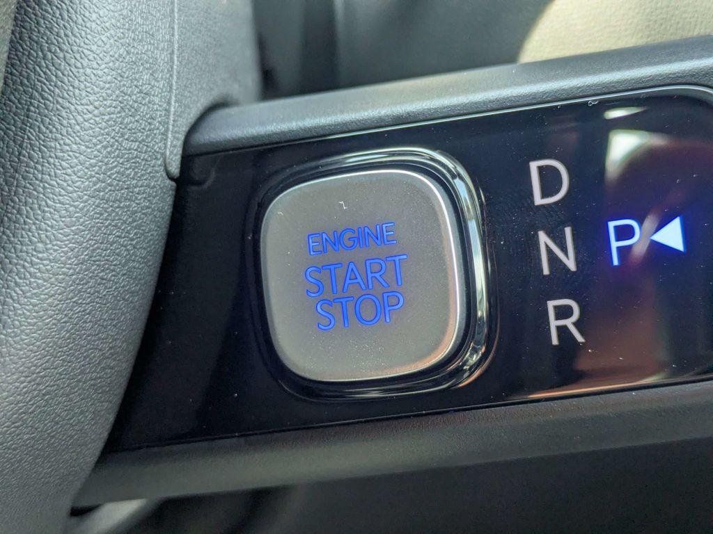 New 2026 White Hyundai Blue SEL 7P image 31