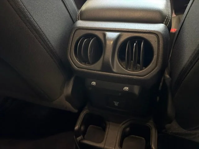 Used 2020 Silver Jeep Unlimited Sahara image 33