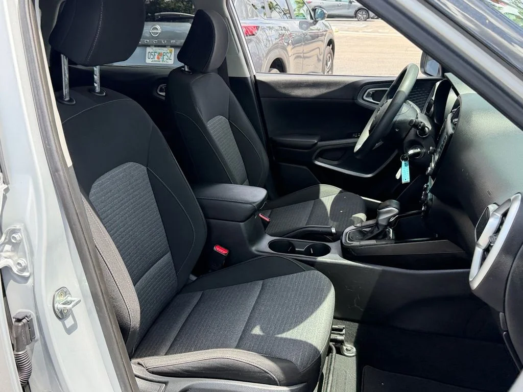 Used 2021 Silver Kia S image 19