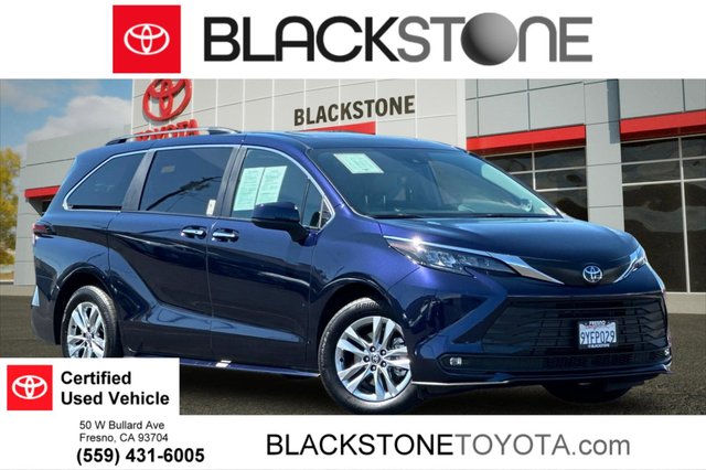 2025 Toyota Sienna XLE 7-Passenger Hybrid FWD's photo