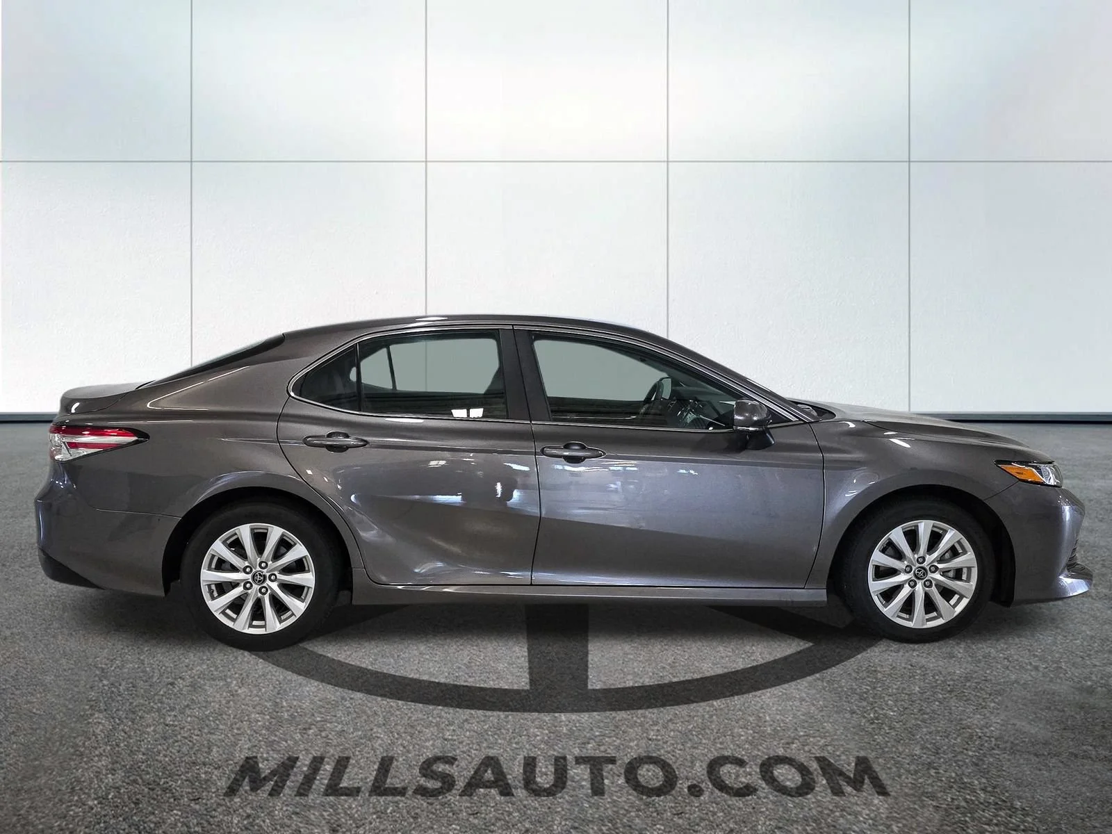 Used 2018 Gray Toyota LE image 9